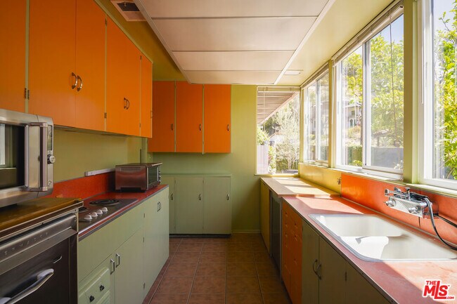 Building Photo - 541 Suncourt Terrace