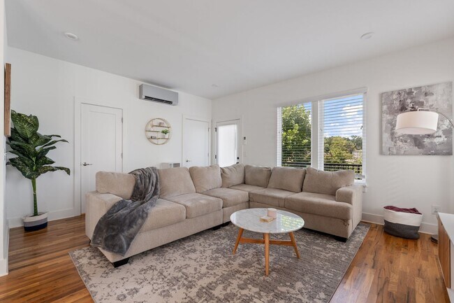 Building Photo - Sterling Point 3 Bed Home