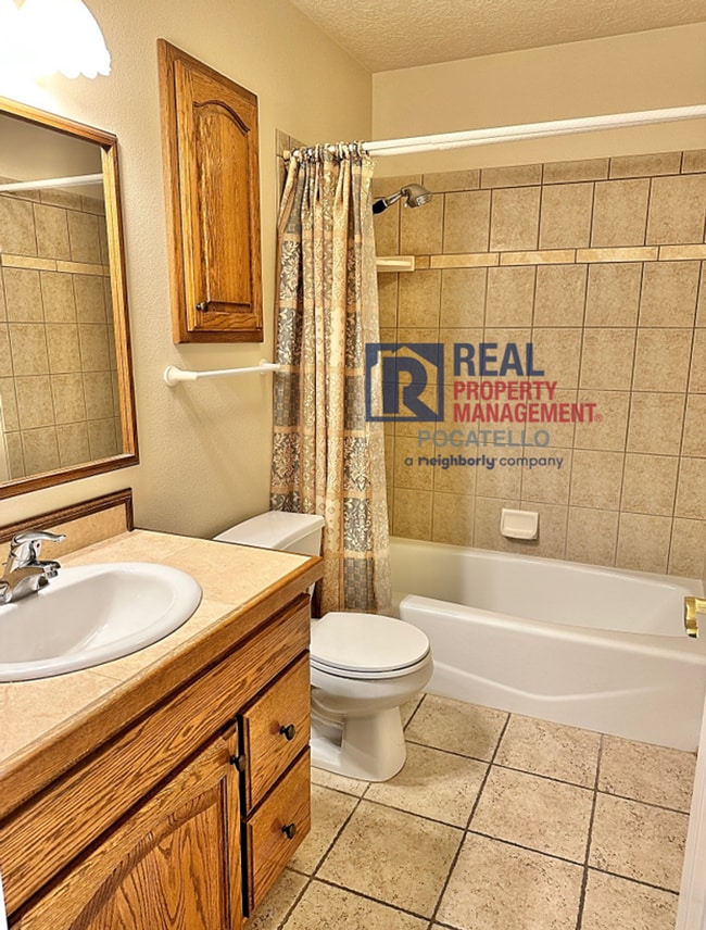 Building Photo - Beautiful 4 bedroom 3 bath house - attached garage