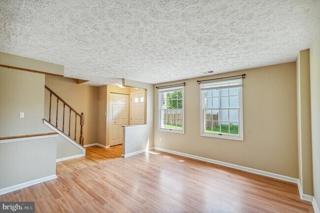 Building Photo - 6302 Betsy Ross Ct