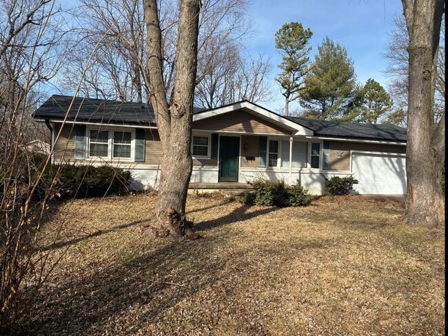 Building Photo - Very spacious 4 bedroom, 2.5 bath home in Kickapoo Schools! This will go fast!