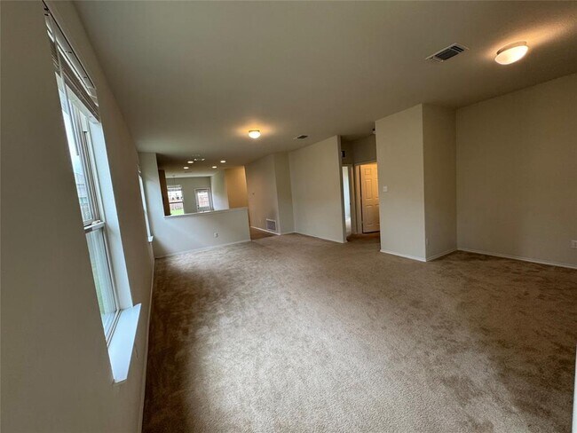 Building Photo - 250 Zuma Dr