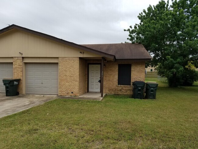 Building Photo - 201 W Goforth Rd