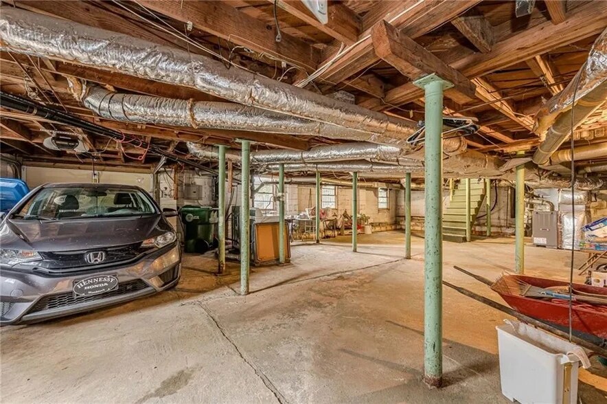 Building Photo - 4300 Rickenbacker Way NE