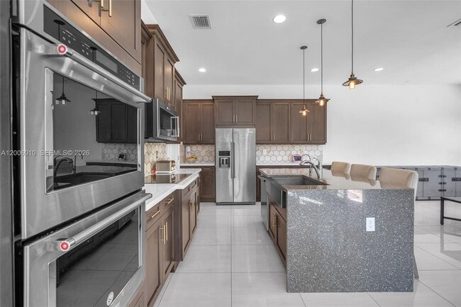 Building Photo - 865 SW 113th Ln