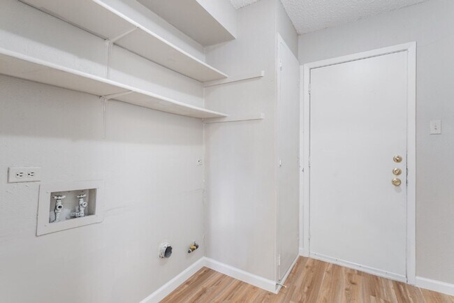 Building Photo - 10503 Little Pebble Dr