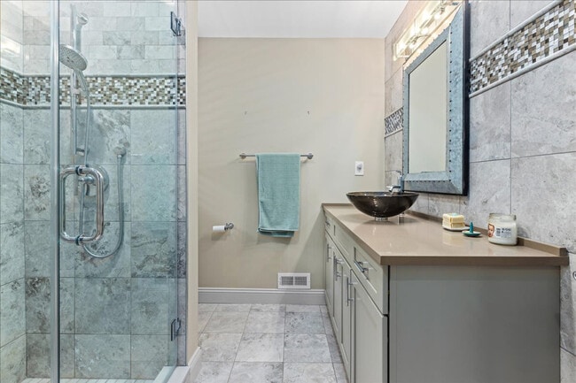 Building Photo - 710 Lighthouse Ave