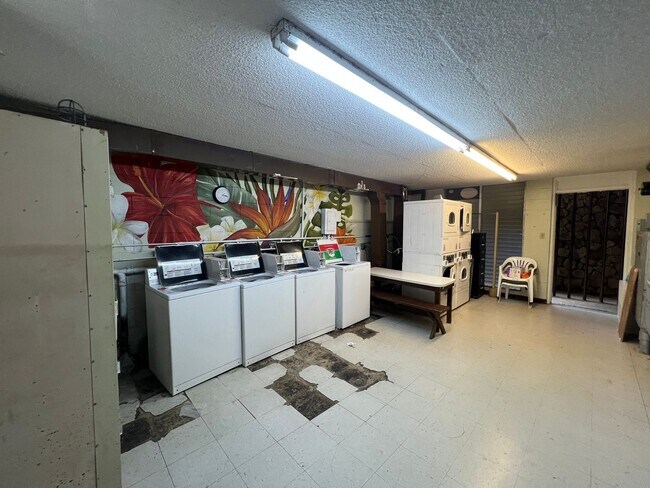 Building Photo - 392 sqft Studio with 1-bathroom, 1-parking in Palolo Gardens