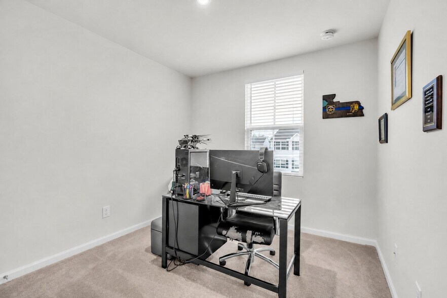 Building Photo - 15 High Pne Trl