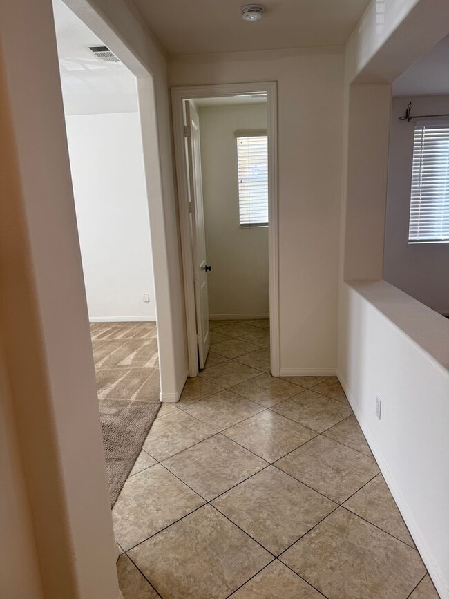 Building Photo - 6 bedroom 4.5 baths in Corona CA