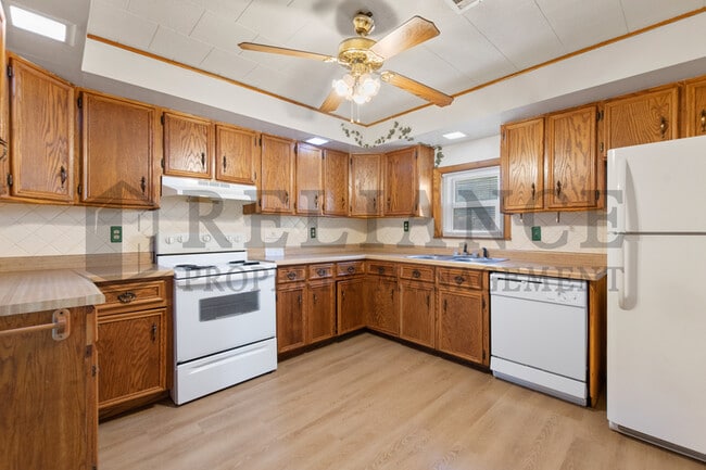 Building Photo - 2903 W Douglas Ave