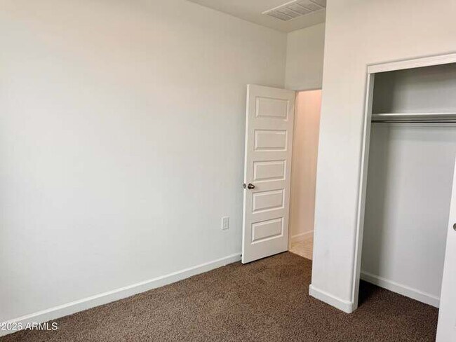 Building Photo - Beautiful 3-bedroom, 2-bath home in Entrada Del Oro (Newer DR Horton Home)!