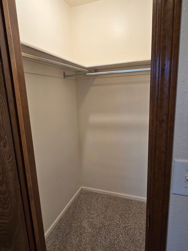 Building Photo - 700 Claremont Dr