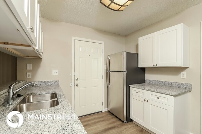 Building Photo - 5934 Lake Bank St