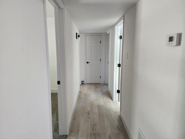 Building Photo - 3014 N Garden Ave