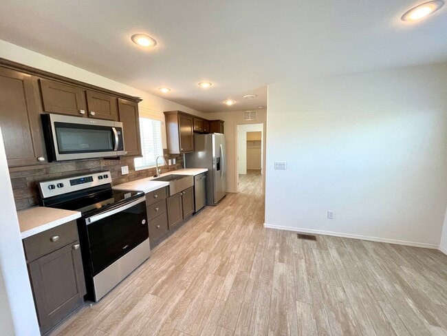 Building Photo - Great 2 Bedroom, 2 Bathroom Home!