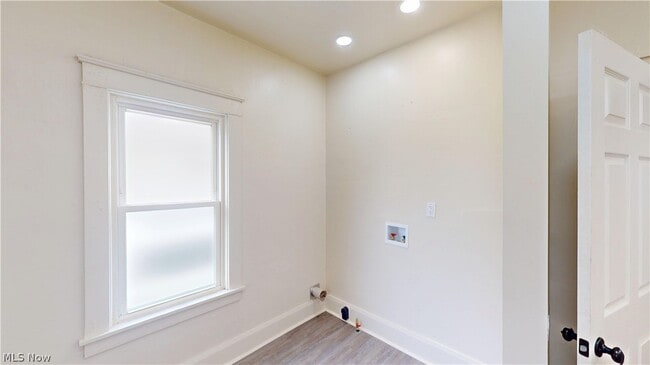 Building Photo - 210 Perry St