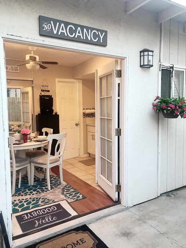 Guest House Entrance - 15161 Killion St