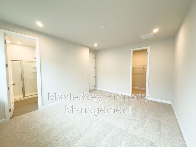 Building Photo - 804 Hillfarm Dr