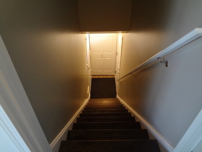 Building Photo - 1315 Exeter Ct