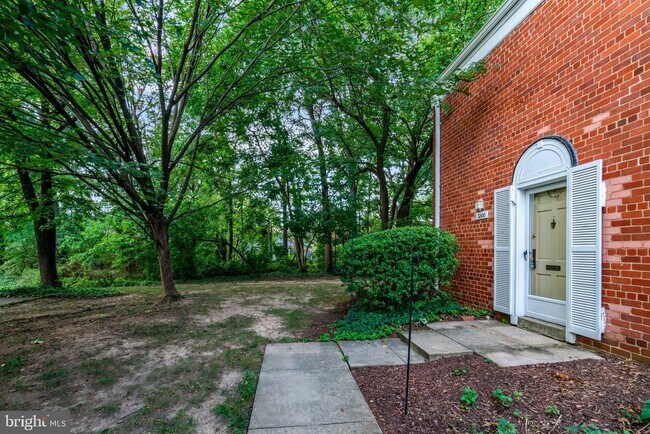 Building Photo - 3200 Martha Custis Dr