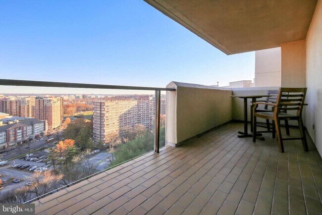 Building Photo - 1101 S Arlington Ridge Rd