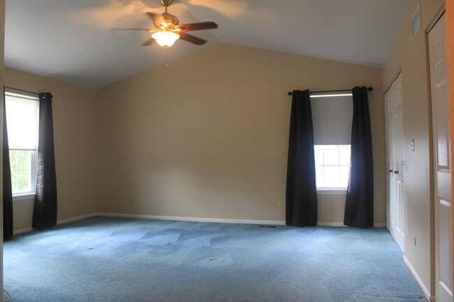 Building Photo - 324 Forest Dr