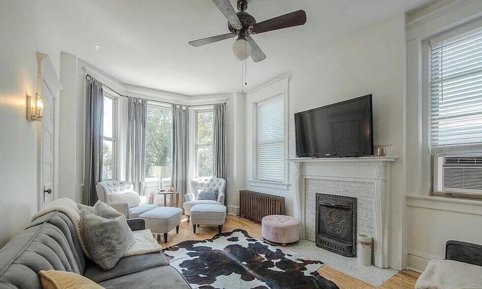 Building Photo - 3784 Washington St