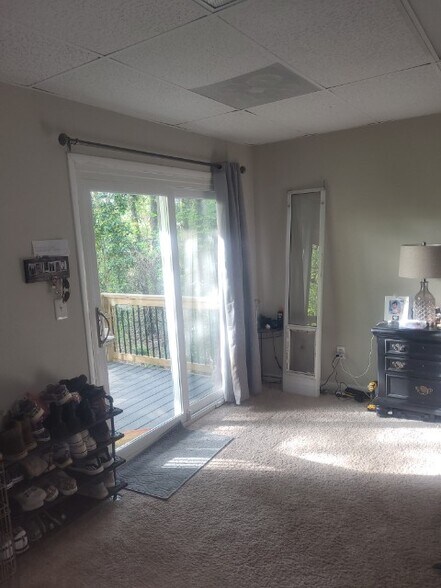 Entrance into a large room (currently bedroom) - 40 Colony Ridge Pl