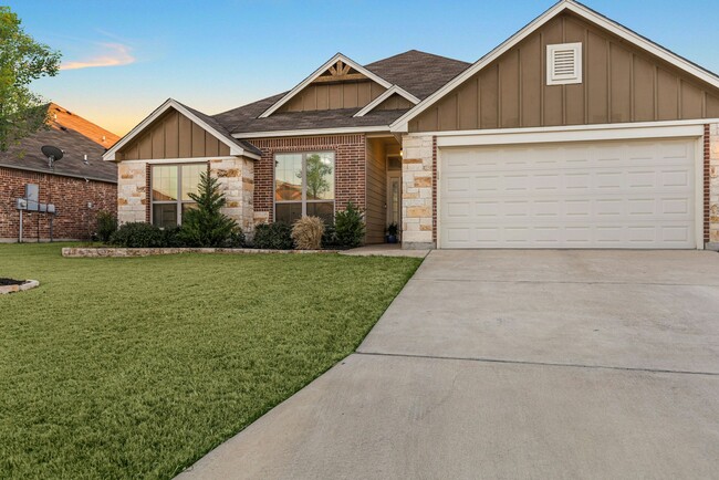 Building Photo - 605 Coventry Dr