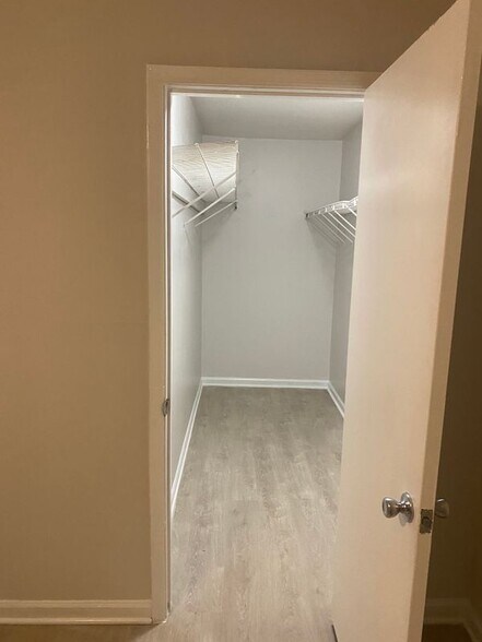 Building Photo - 6368 Baker Ct