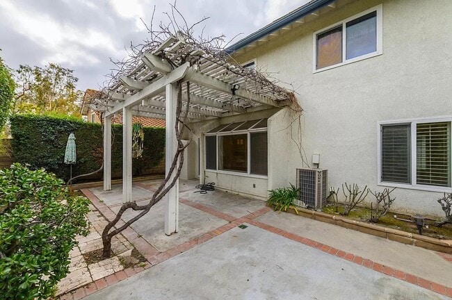 Building Photo - 27 Eden