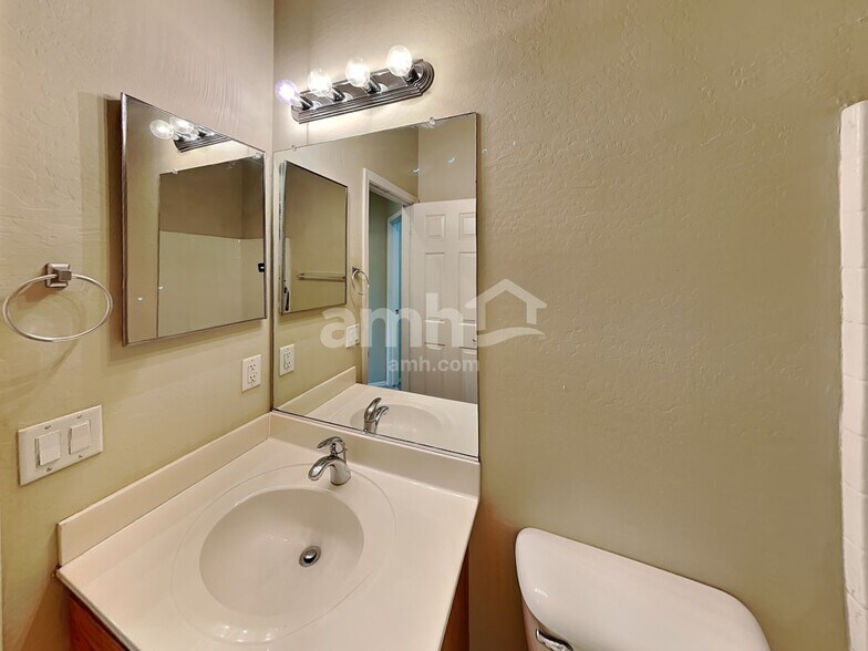 Building Photo - 3862 S Stallion Dr