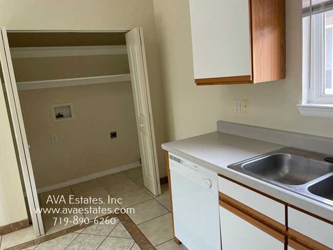 Building Photo - 717 E Laporte Dr