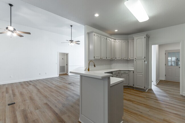 Building Photo - 7782 Prince Dr