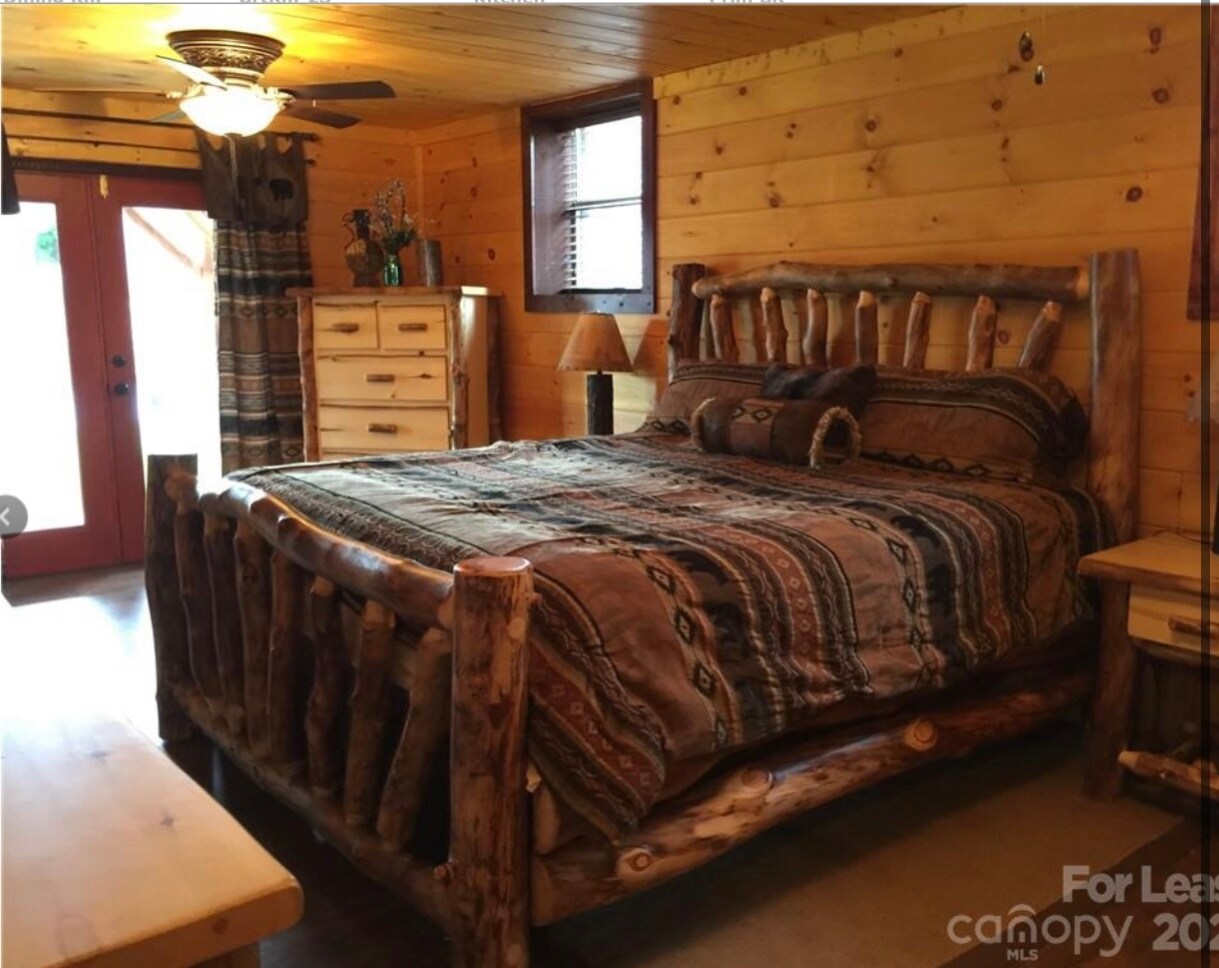 Basement level bedroom w walkout to lake - 1011 Lake Shore Dr