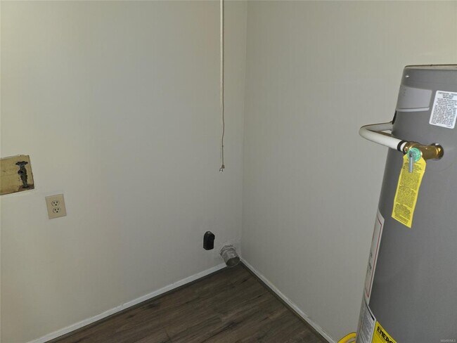 Building Photo - 262 Joyce St