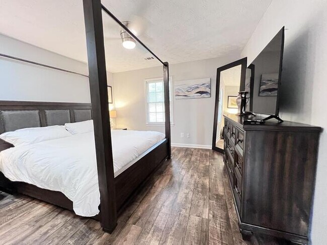 Building Photo - 3461 Southgate Trail SE