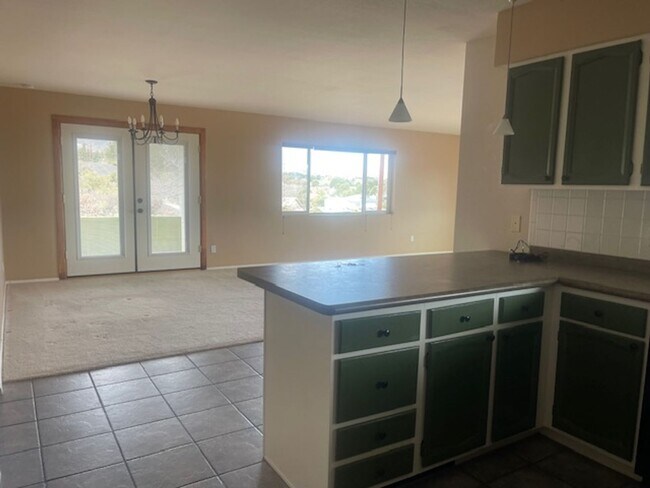 Building Photo - WOW!!! On the Hill with Endless Views - Contact Property Pros Property Management