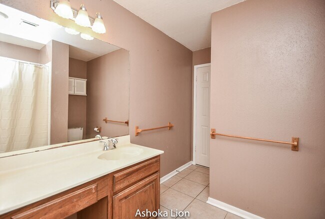 Building Photo - Gorgeously designed home with 4 bedrooms and 2.5 baths. A must see!