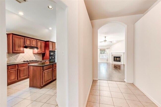 Building Photo - 15220 Fernhill Dr