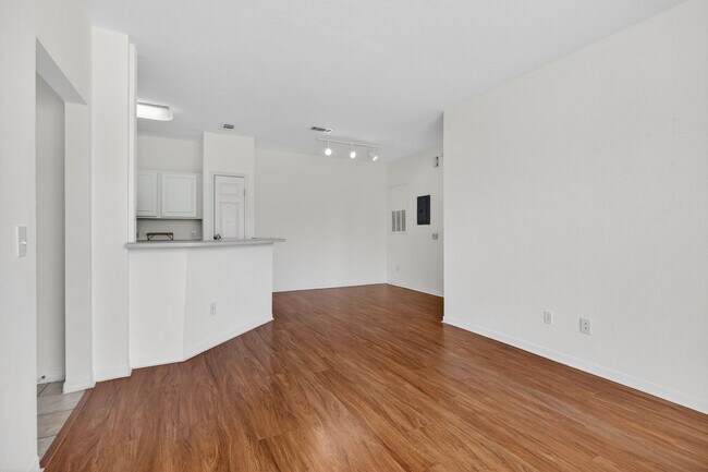 Building Photo - 13703 Richmond Park Dr N