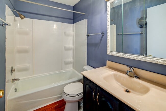 Building Photo - 12 Brompton Cir