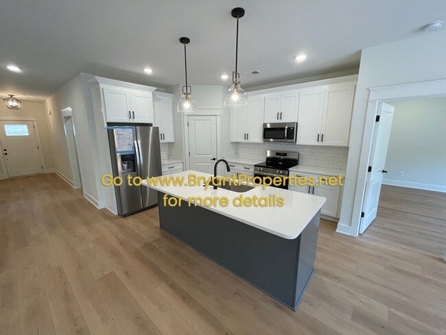 Building Photo - Single Family