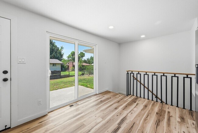 Building Photo - 4-bedroom, 4 bath home with 2 car garage