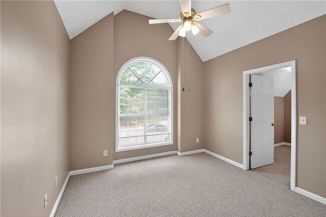 Building Photo - Spacious 5BR Home with Bonus Room & Private Backyard in Stockbridge