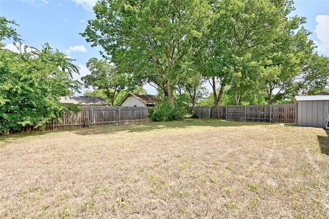 Building Photo - 2313 Aldford Dr