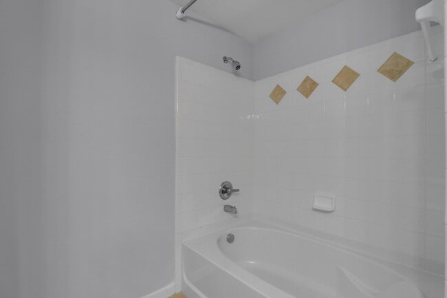 Building Photo - 4302 Myrtlewood Cir W