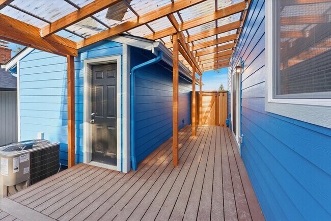 Building Photo - Updated 3BD/2BA Highland Duplex • Private Garage, Fireplace & Outdoor Space!