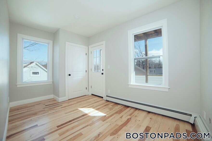 Building Photo - 10 Duffley Ct